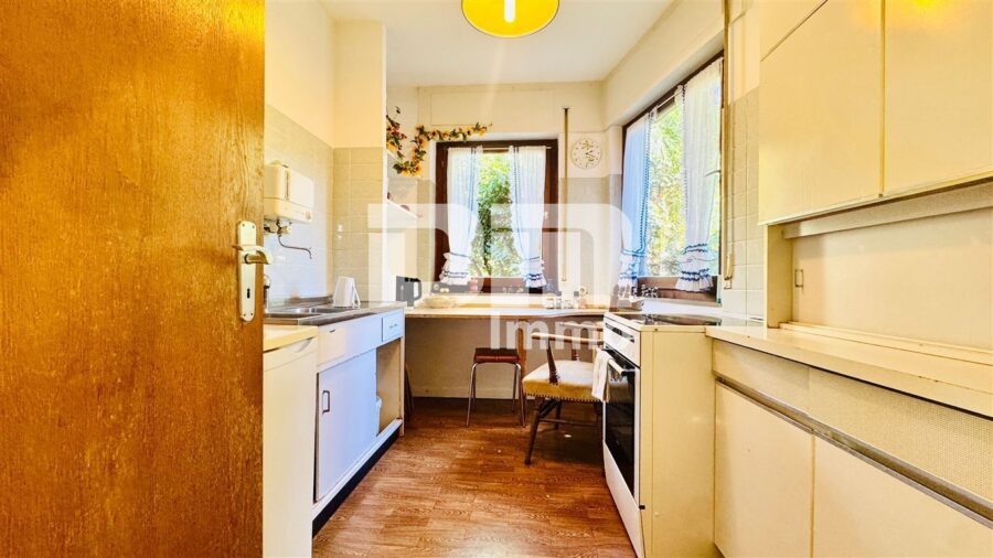 Solides Einfamilienhaus mit großzügigem Flächenangebot auf weitläufigem Traumgrundstück - EG Küche / EBK